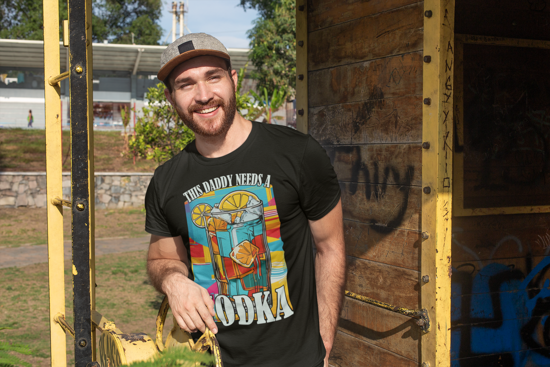 Daddy Needs a Vodka Premium T-Shirt mit humorvollem Spruch – lustiges Shirt für Papas und Vodka-Fans